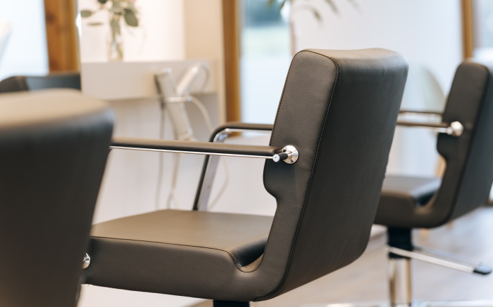 Welonda Friseureinrichtung und Friseurstühle