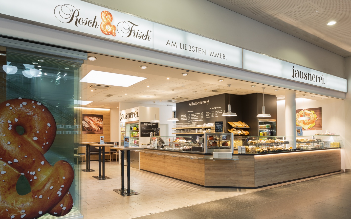 Bäckerei oder Frischetheke mit rutschfestem, fugenlosem Boden – hält Mehl, Wasser und Reinigungsmittel im Alltag stand
