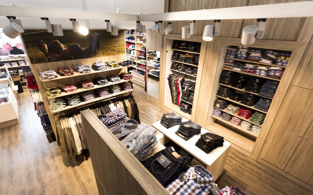 Boutique-Referenzprojekt – wertige Materialität und aufgeräumte Ladeneinrichtung