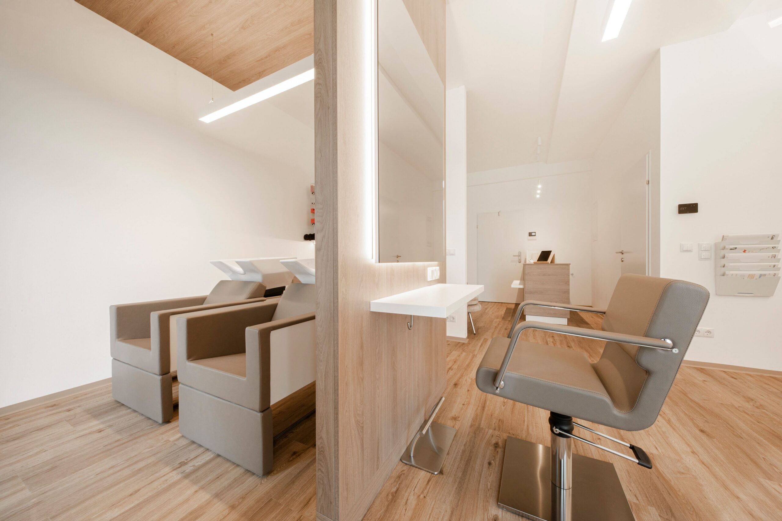 Welonda Friseurstuhl und Waschanlage – integriert von VRANA