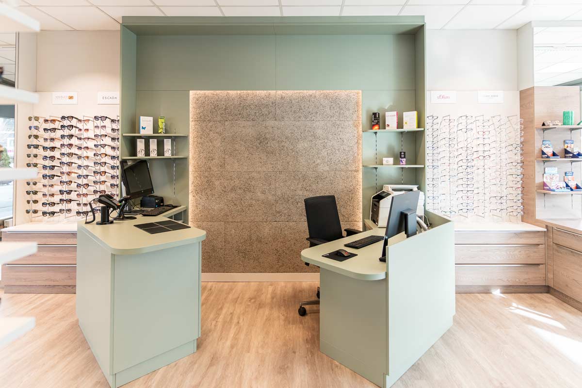 Kassatisch von VRANA – maßgefertigte Kassatheke mit ergonomischer Arbeitshöhe, integrierter Technik und robuster Oberfläche